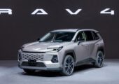 Новый кроссовер Toyota RAV4 дебютировал в нескольких версиях