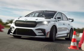 Концепт Skoda Enyaq RS Race прикинулся гоночным болидом