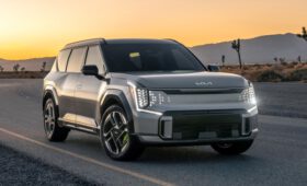 Kia EV9 обзавёлся спортивной версией GT с имитатором переключения передач