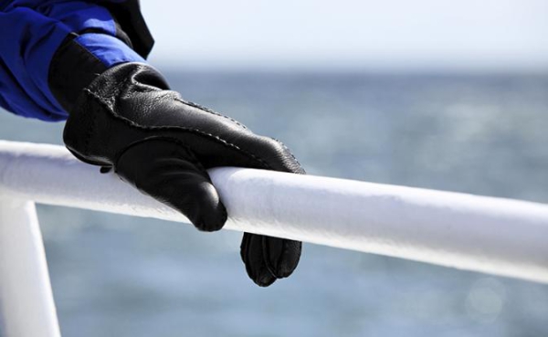 Медик назвала неожиданную опасность кожаных перчаток