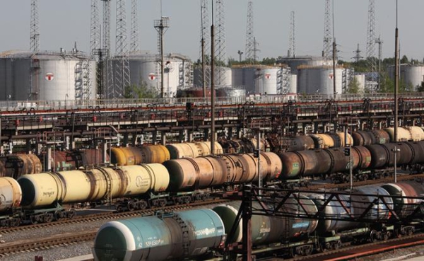 Труба возможностей: НПЗ ждут, когда рекам бензина разрешат течь за границу Труба возможностей: НПЗ ждут, когда рекам бензина разрешат течь за границу