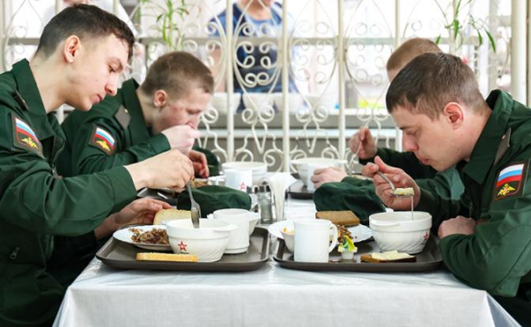 Чай, кофе, повоюем: что дают на завтрак в армии и подойдет&nbsp;ли солдатское меню гражданским