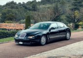 Автолегенда 1990-х: один из трёх выпущенных седанов Bugatti EB112 продадут на аукционе