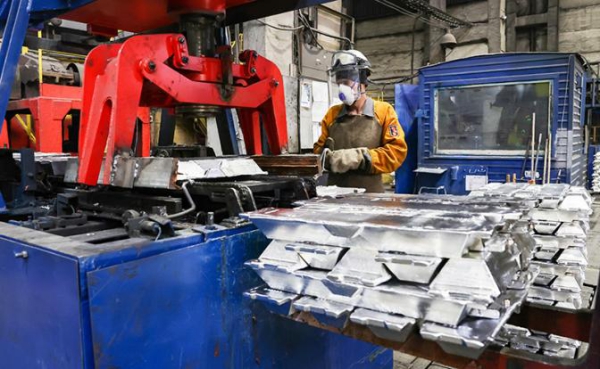 Алюминий взлетел в цене: Тегеран подарил России миллиарды долларов ударами по чужим заводам Алюминий взлетел в цене: Тегеран подарил России миллиарды долларов ударами по чужим заводам