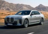 Обновленная «семерка» BMW сохранила спорную внешность, но получила новый салон