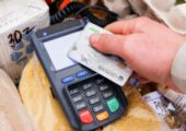 Карты, деньги, QR-код: Если банковские карты вымрут — то не из-за новых видов платежей, а по обидной для власти причине