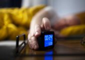Врач назвал неочевидную причину развития бессонницы
