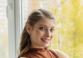 Недавно родившая Косторная в бикини похвасталась безупречным прессом