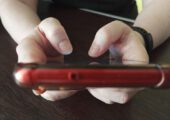 Мозг по-разному реагирует на лайки у тревожных людей