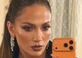 56-летняя Лопес разделась до бикини, показав умопомрачительное тело