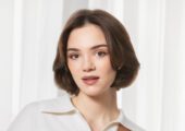 Медведева на отдыхе разделась до бикини и сняла забавное селфи-видео