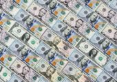 Эксперт назвал предел падения курса доллара этим летом
