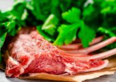 Нутрициолог рассказала о незаменимой пользе одного из видов красного мяса