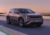 Представлен флагманский электрический кроссовер Skoda Peaq