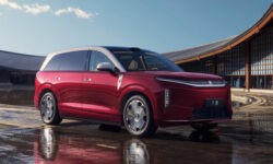 Флагманский кроссовер BYD Datang: богатое оснащение, полный привод и привлекательные цены