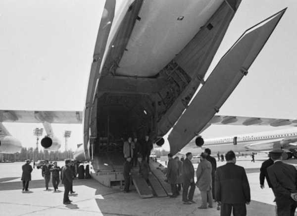 55 лет&nbsp;&mdash; а он как новенький: Летающий грузовик Ил-76 отмечает два юбилея