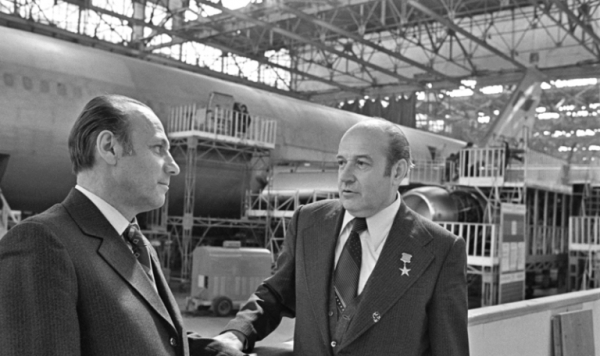 55 лет&nbsp;&mdash; а он как новенький: Летающий грузовик Ил-76 отмечает два юбилея