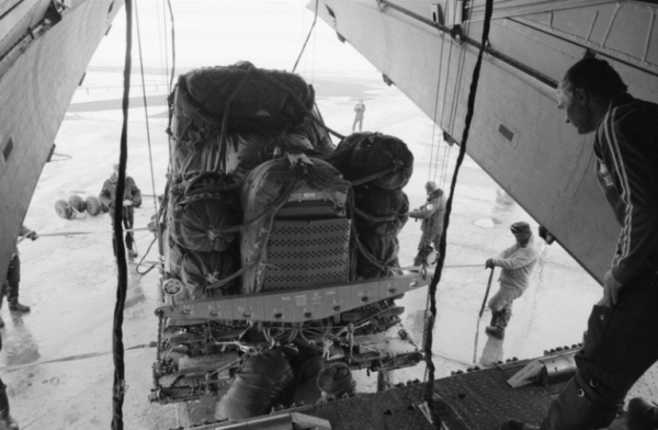 55 лет&nbsp;&mdash; а он как новенький: Летающий грузовик Ил-76 отмечает два юбилея