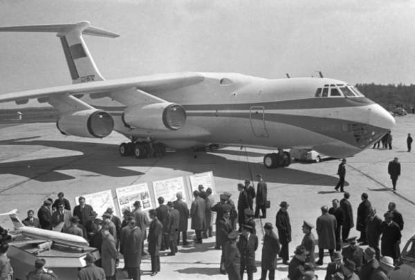 55 лет&nbsp;&mdash; а он как новенький: Летающий грузовик Ил-76 отмечает два юбилея