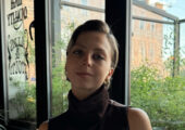 Бойкова сделала селфи на пляже, показав точеную фигуру в бикини