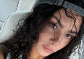 Крамаренко с кудрями и без макияжа ошеломила красотой и видом за спиной