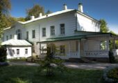 Стало известно, кто первым в России начал готовить модную теперь кашу на миндальном молоке