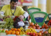«Виноград и сливы, давай, до свидания»: Как нам прожить лето без овощей и фруктов из Армении?