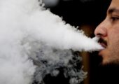 Выпускать пар тоже запретят — Мантуров объявил вейпам войну