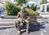 В год 100-летия со дня рождения Евгения Евстигнеева молодым актерам вручили награду его имени