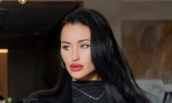 Татарева восхитила скульптурными формами на фото в купальнике