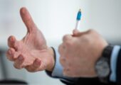 Выявлена причина доминирования одной руки над другой: не врожденная особенность
