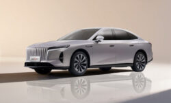 Седан Hongqi H7 нового поколения приготовился к старту продаж, есть полный привод