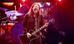 Foo Fighters сразили публику кавером на песню The Beatles