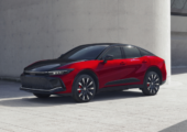 Toyota освежила кросс-седан Crown: иная корма и пересмотренная гибридная установка