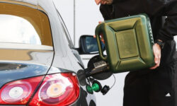 «Мочить надо жестко»: Расправу над спекулянтами топливом предлагают депутаты и предприниматели