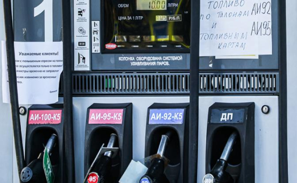 Топливный кризис: 90-е стучатся в дверь. Бензин по талонам и путеводитель по заправкам Топливный кризис: 90-е стучатся в дверь. Бензин по талонам и путеводитель по заправкам