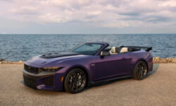 Открытый Ford Mustang Dark Horse SC стал мощнейшим кабриолетом в истории семейства