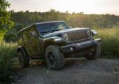 У внедорожника Jeep Wrangler появилась «затемнённая» версия Smoky Mountain