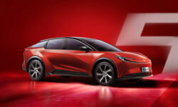 Плохо продающийся Toyota bZ5 пытается привлечь покупателей обновками и скидками