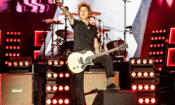 Green Day запустили «бесконечный эфир» своей тридцатилетней панк-истории