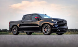 Сообразили на двоих: Callaway и Waldoch сделали уличный масл-трак на базе Chevy Silverado