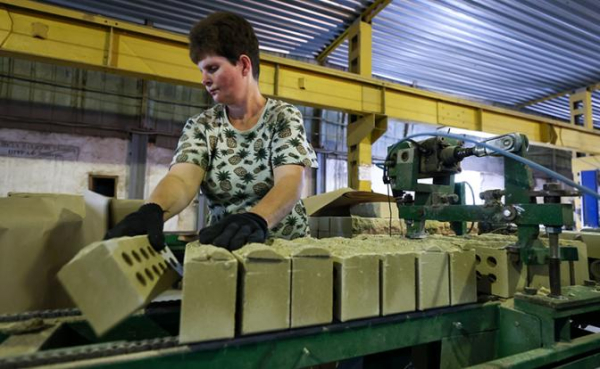 Законы бизнеса в России: Промышленное производство сокращается, а значит жизнь дешевле не станет