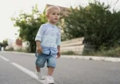 Врач рассказала, когда детская неуклюжесть — это тревожный симптом