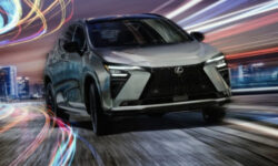 Кроссовер Lexus NX обновился снаружи и внутри