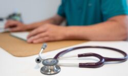 Болезнь стариков начала поражать молодых людей: может лишить эрекции