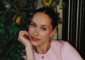 Кнороз козырнула безупречной фигурой и длинными ногами, раздевшись до бикини