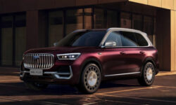 Флагманский кроссовер Geely Monjaro Plus показал свой интерьер
