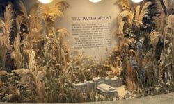 Ломать — не строить: выставка-«кувалда» открылась в театре «Новая опера»