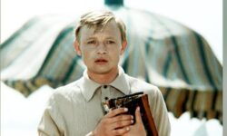 Кононов чуть не утонул, а Крючкова укусила Збруева: секреты «Большой перемены»