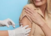 Вакцинация взрослых: зачем возвращаться к этому вопросу? Объясняет врач